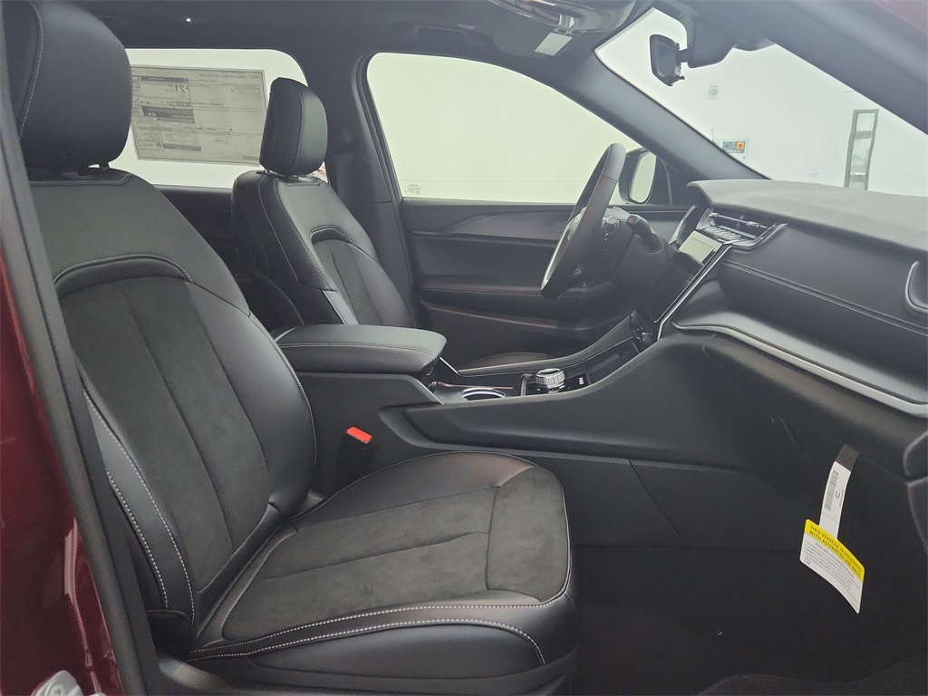 2025 Jeep Grand Cherokee Laredo Altitude X photo 31