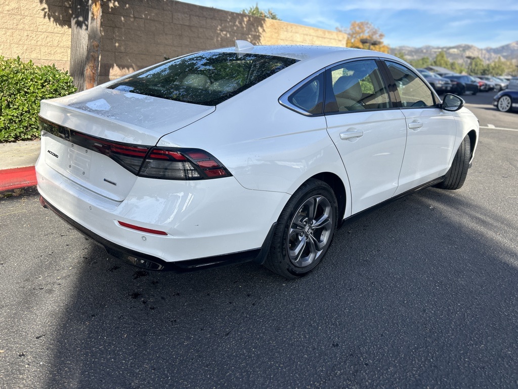Used 2024 White Honda EX-L image 7