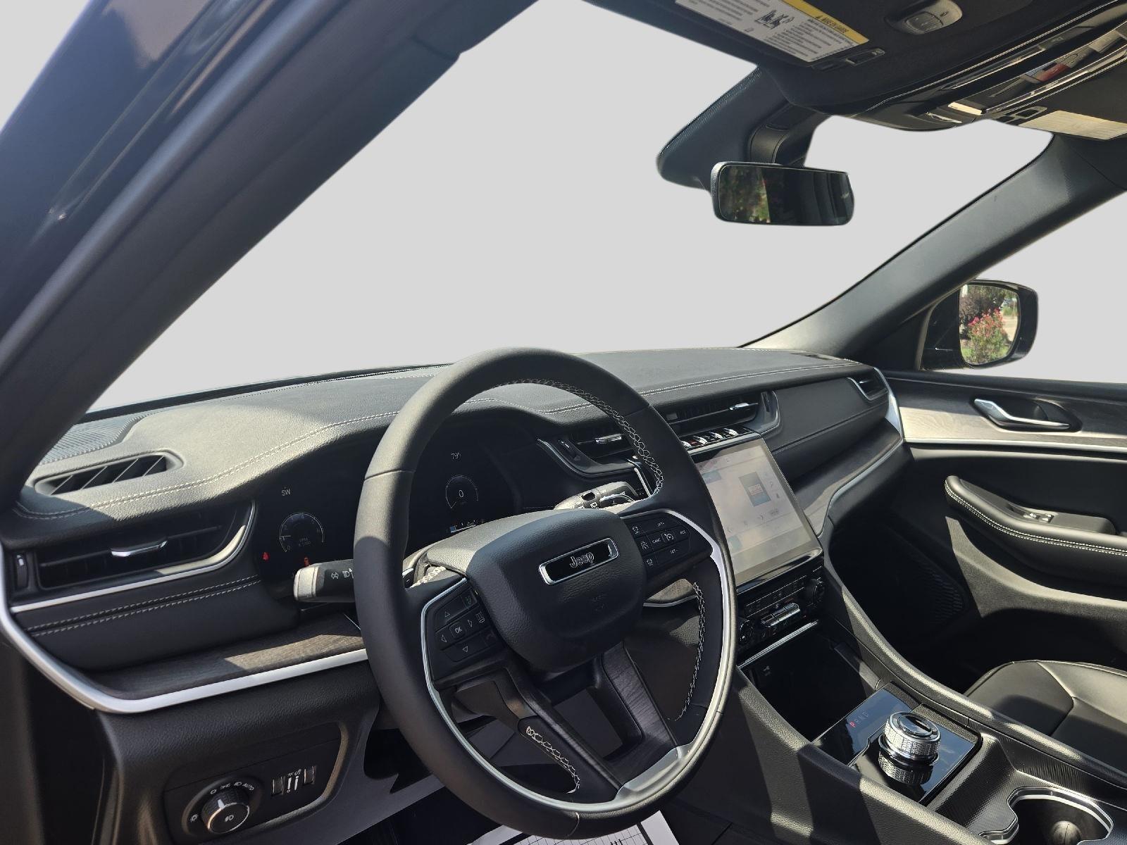 2025 Jeep Grand Cherokee Limited photo 8