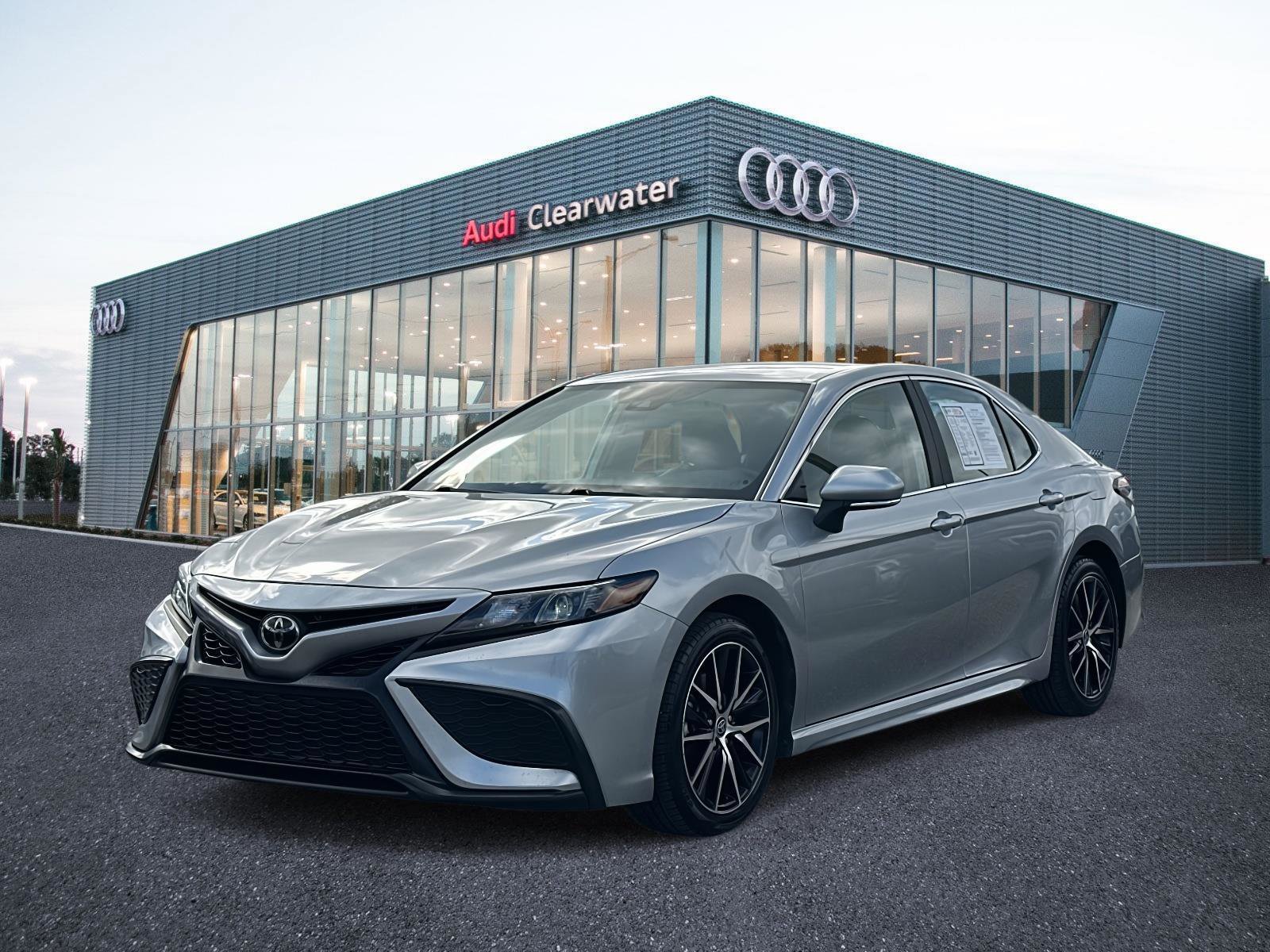 2023 Toyota Camry SE's photo