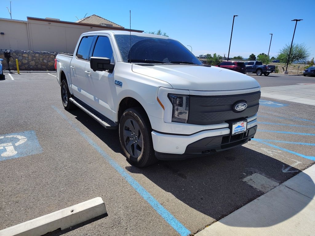 2025 Ford F-150 Lightning photo 11