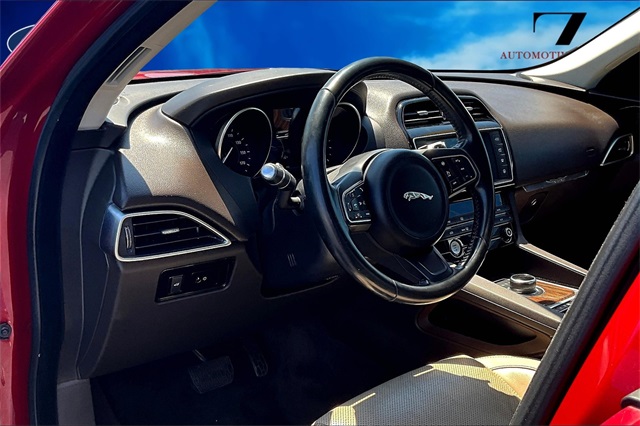 2017 Jaguar F-PACE Prestige photo 13