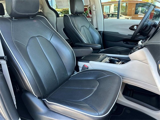 2022 Chrysler Pacifica Hybrid Limited photo 47