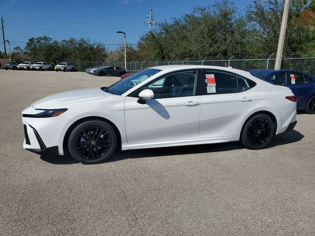 2025 Toyota Camry SE photo 8