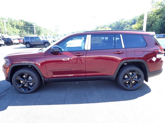 2025 Jeep Grand Cherokee Altitude photo 2