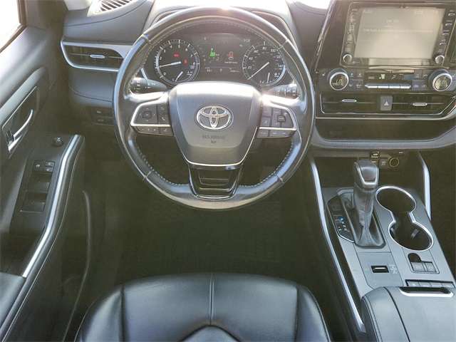 2021 Toyota Highlander XLE photo 14