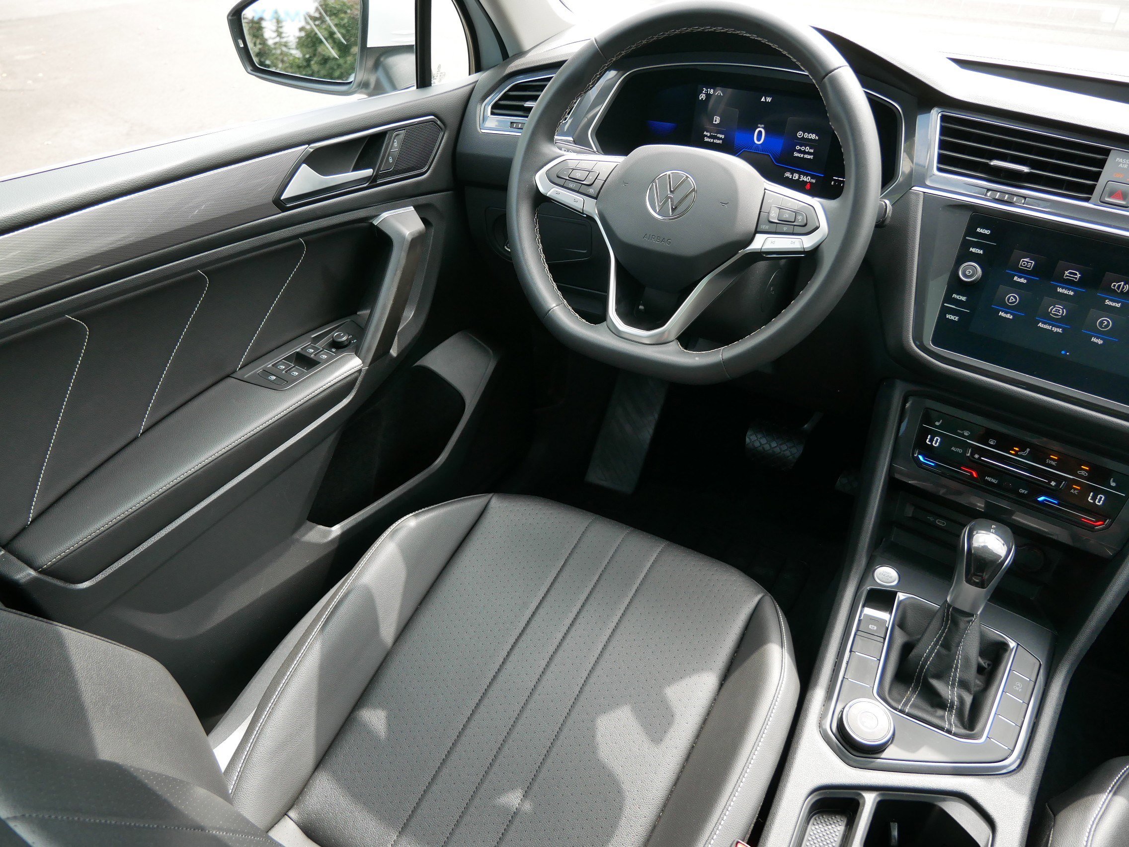 2022 Volkswagen Tiguan SE photo 9