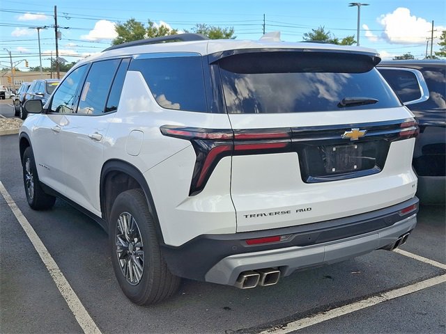 2024 Chevrolet Traverse photo 2