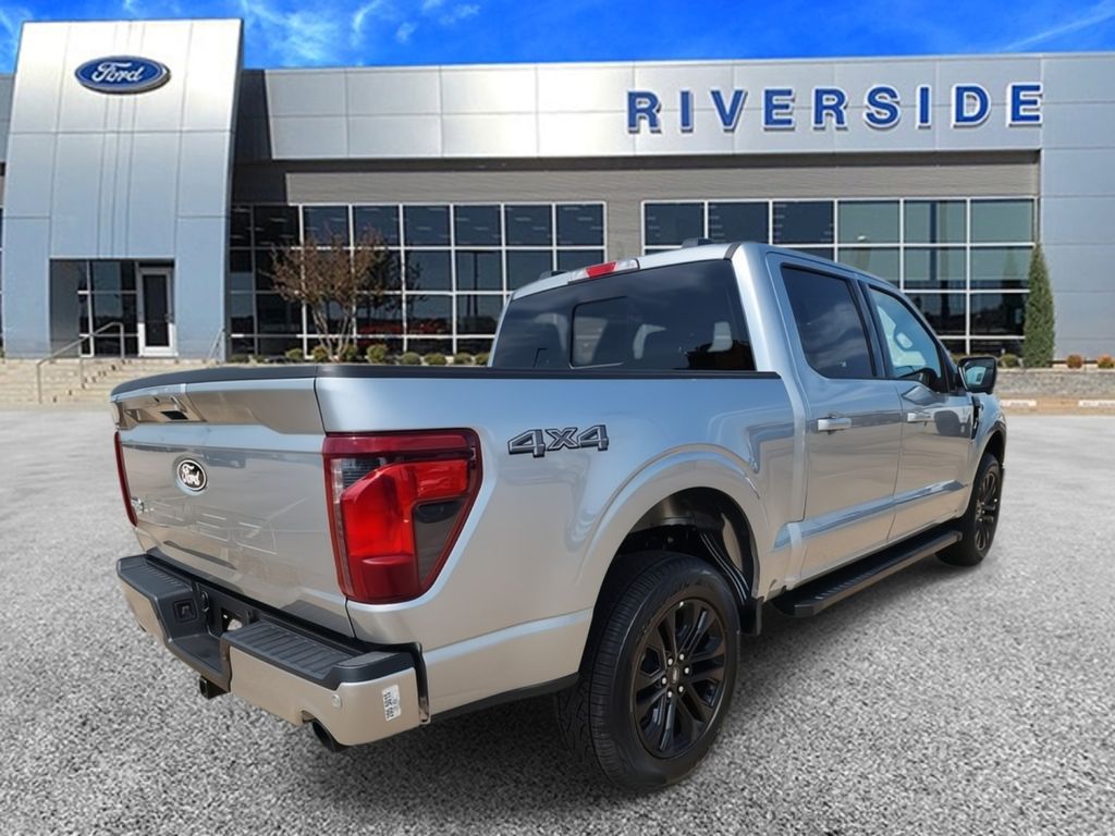 2025 Ford Explorer photo 4