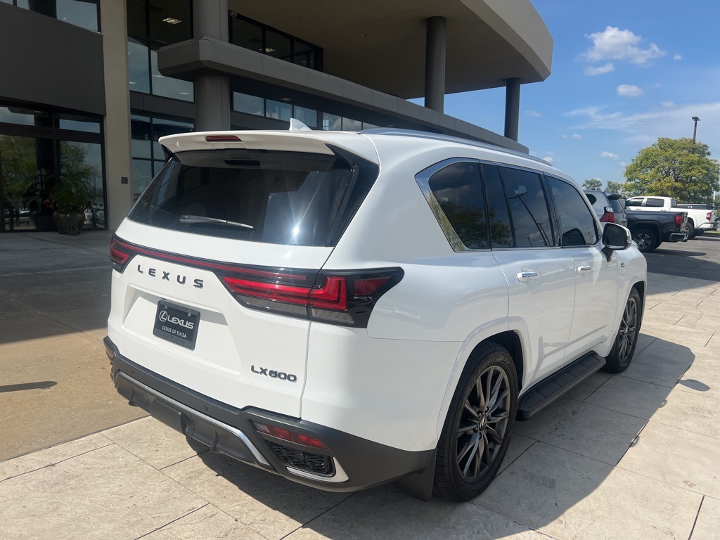 2024 Lexus LX 600 F SPORT photo 2