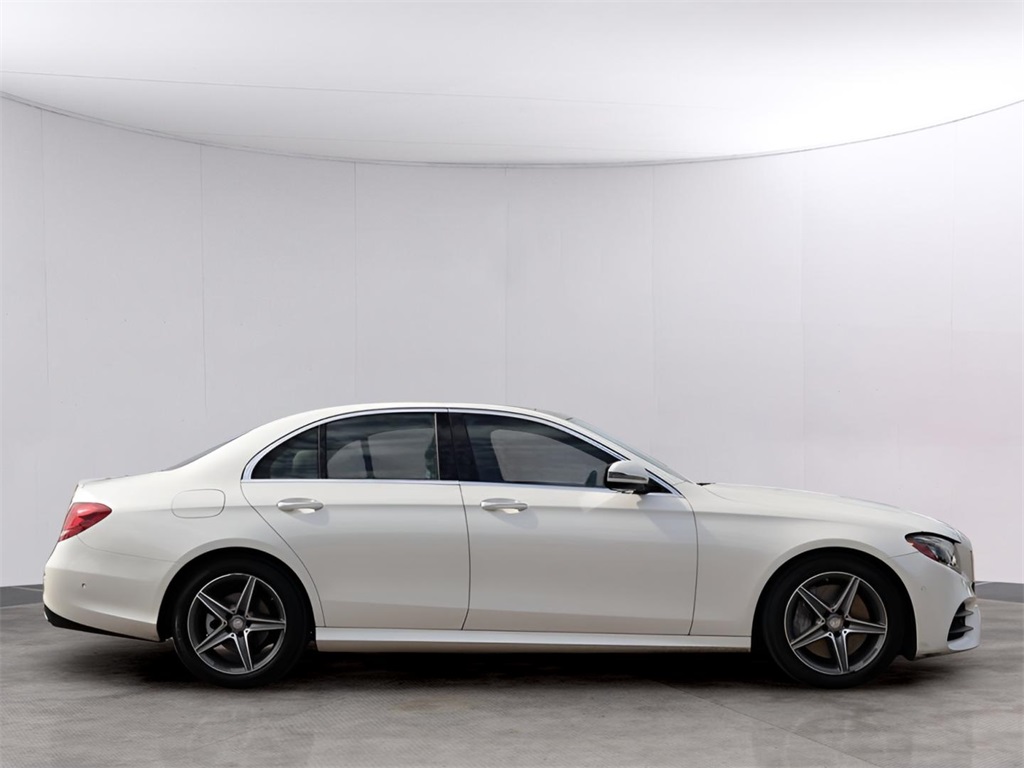 2017 Mercedes Benz E 300 4MATIC photo 2