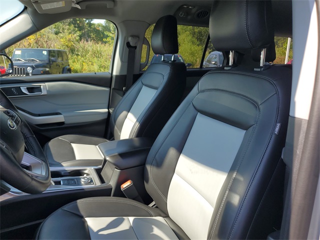 2023 Ford Explorer XLT photo 14