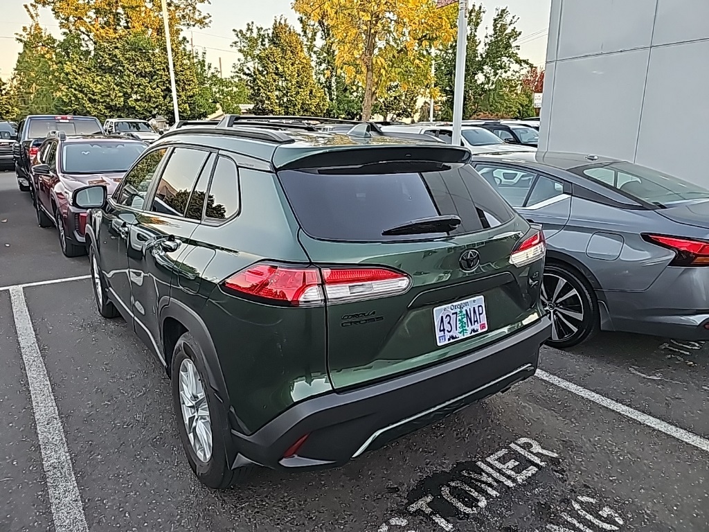 2023 Toyota Corolla Cross LE photo 4