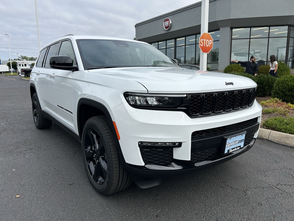 2025 Jeep Grand Cherokee Limited photo 2