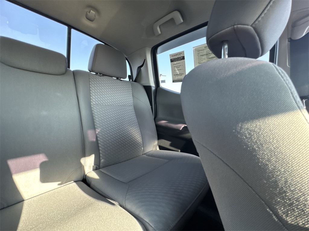 2022 Toyota Tacoma SR5 photo 14