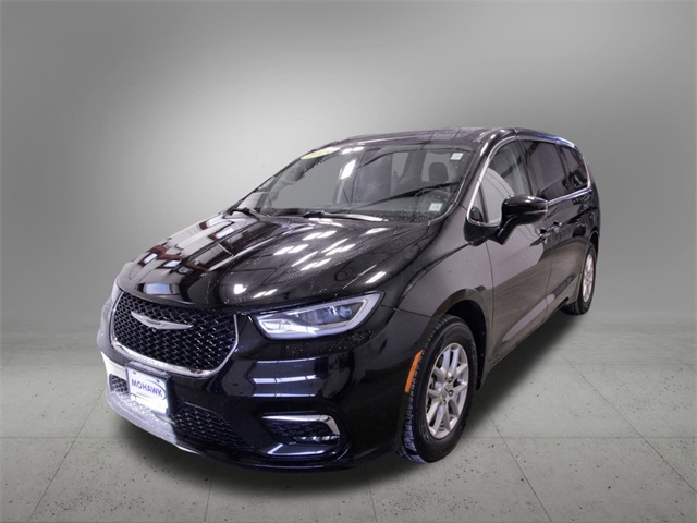 2024 Chrysler Pacifica Touring L's photo