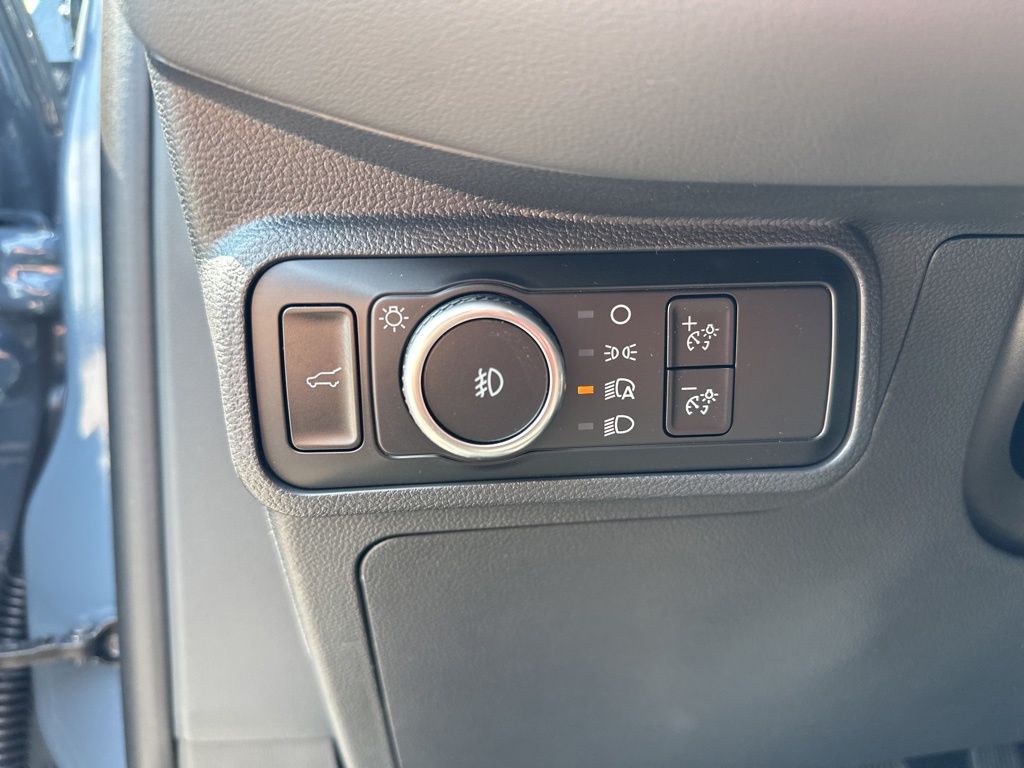 2025 Ford Explorer photo 14