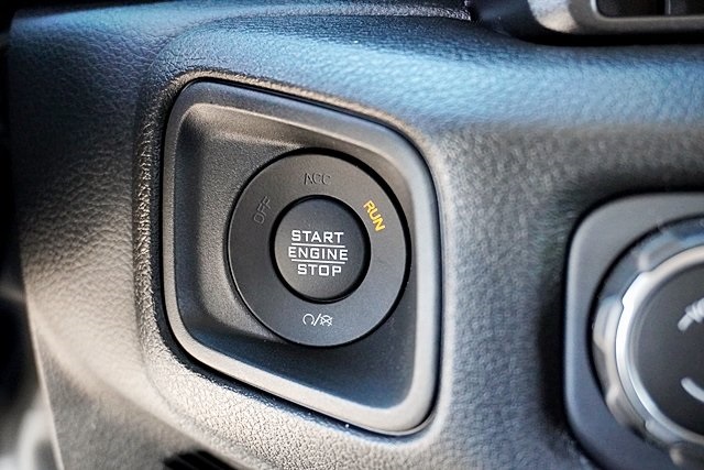 New 2025 Granite Crystal Metallic Clear-Coat Exterior Paint Jeep Sport S image 36