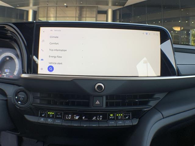 2026 Toyota Crown XLE photo 18