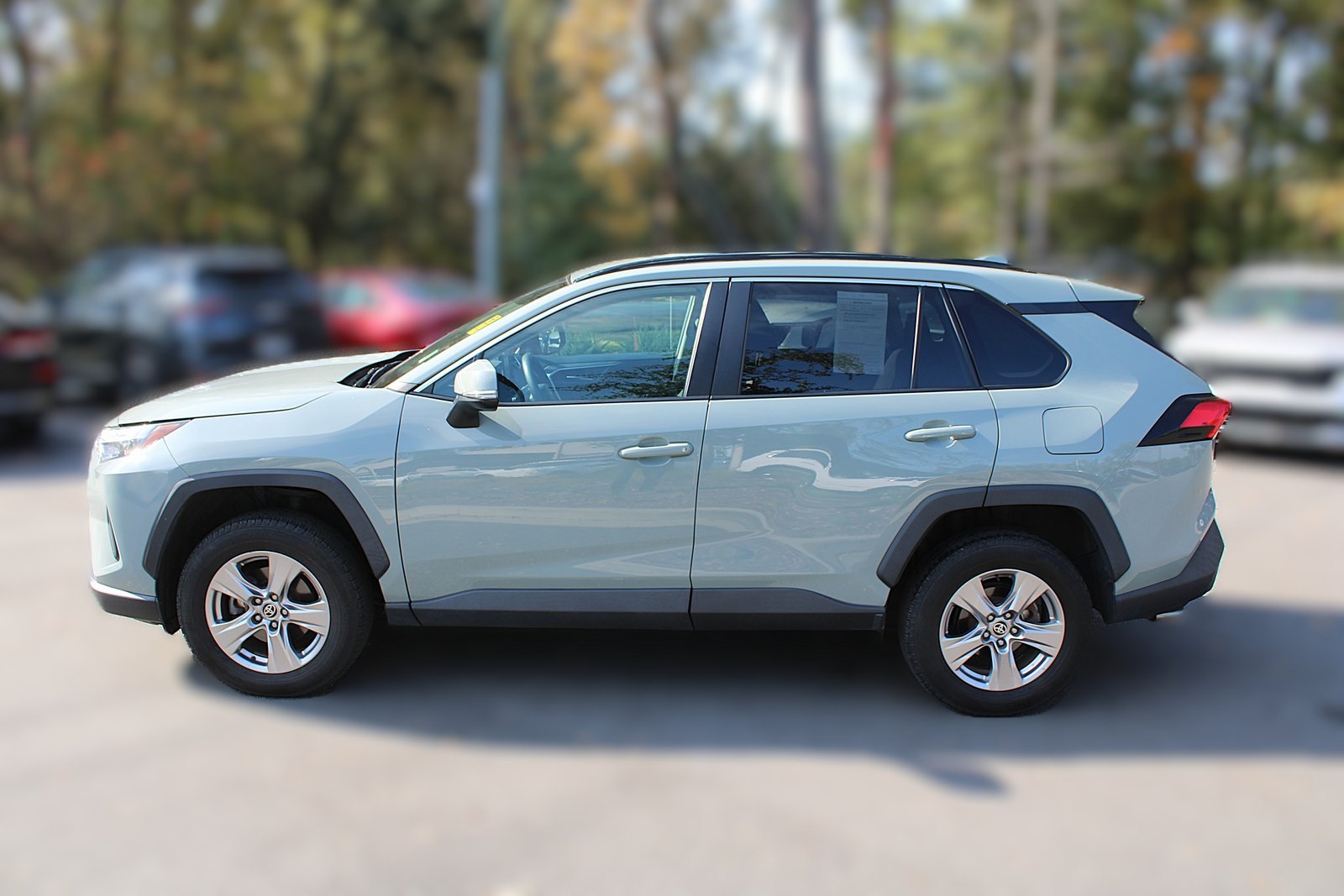 2022 Toyota RAV4 XLE photo 3