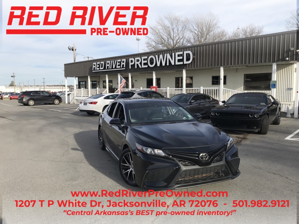 2022 Toyota Camry SE's photo