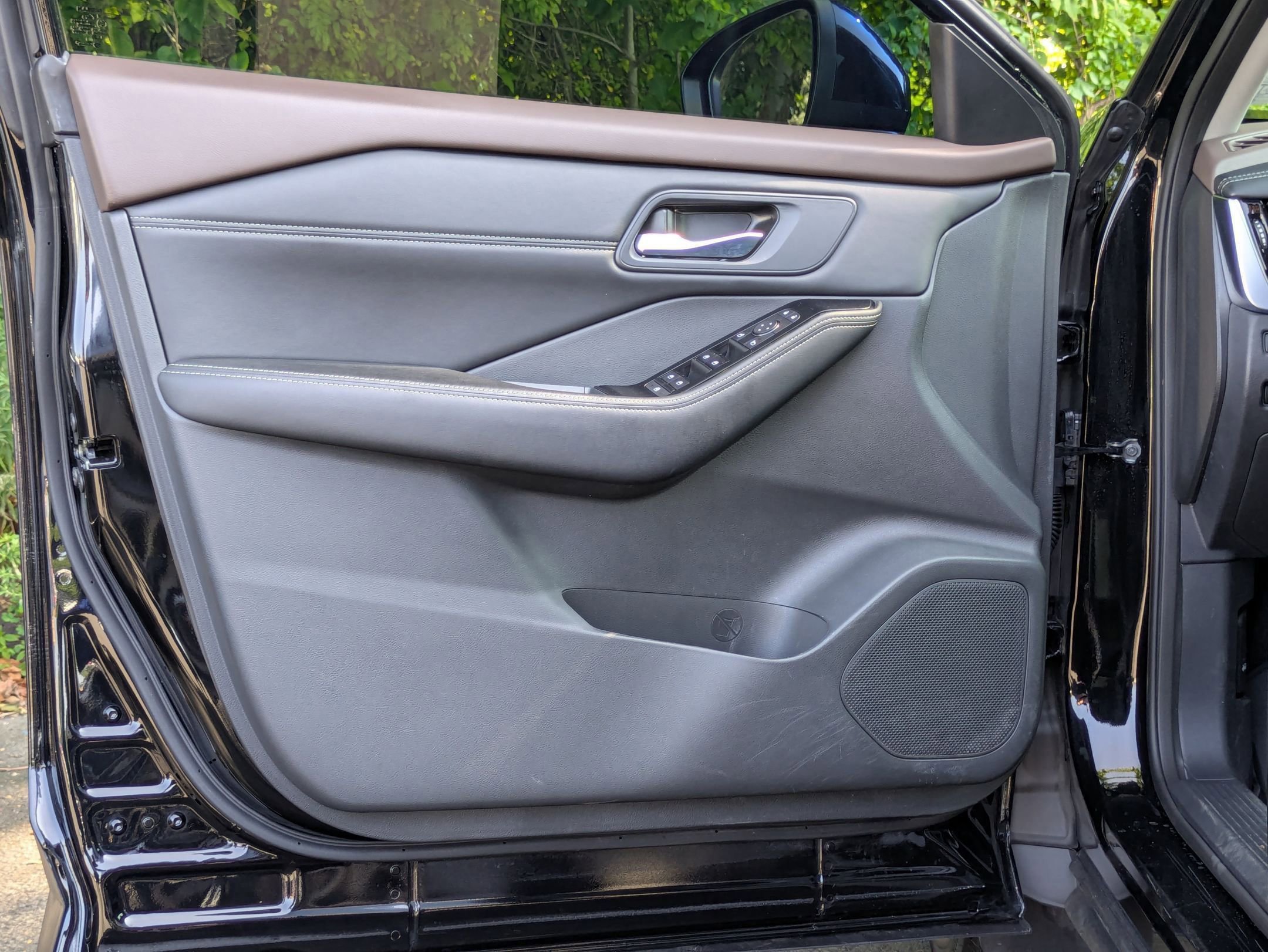 2022 Nissan Rogue SV photo 9