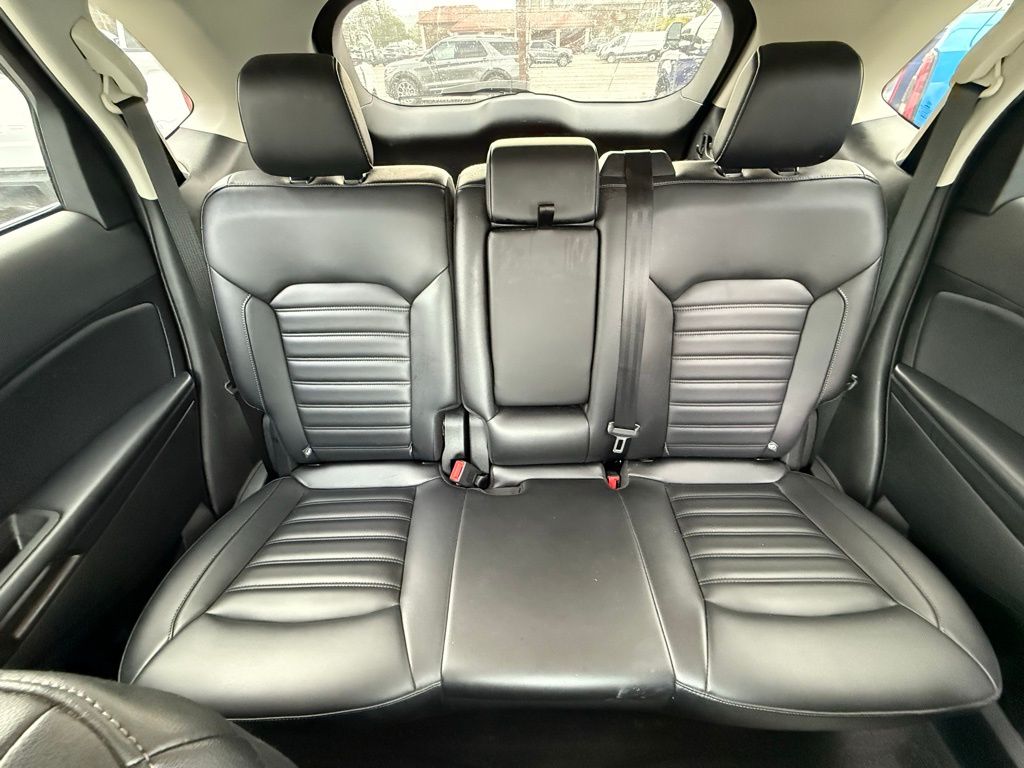 2022 Ford Edge SEL photo 8