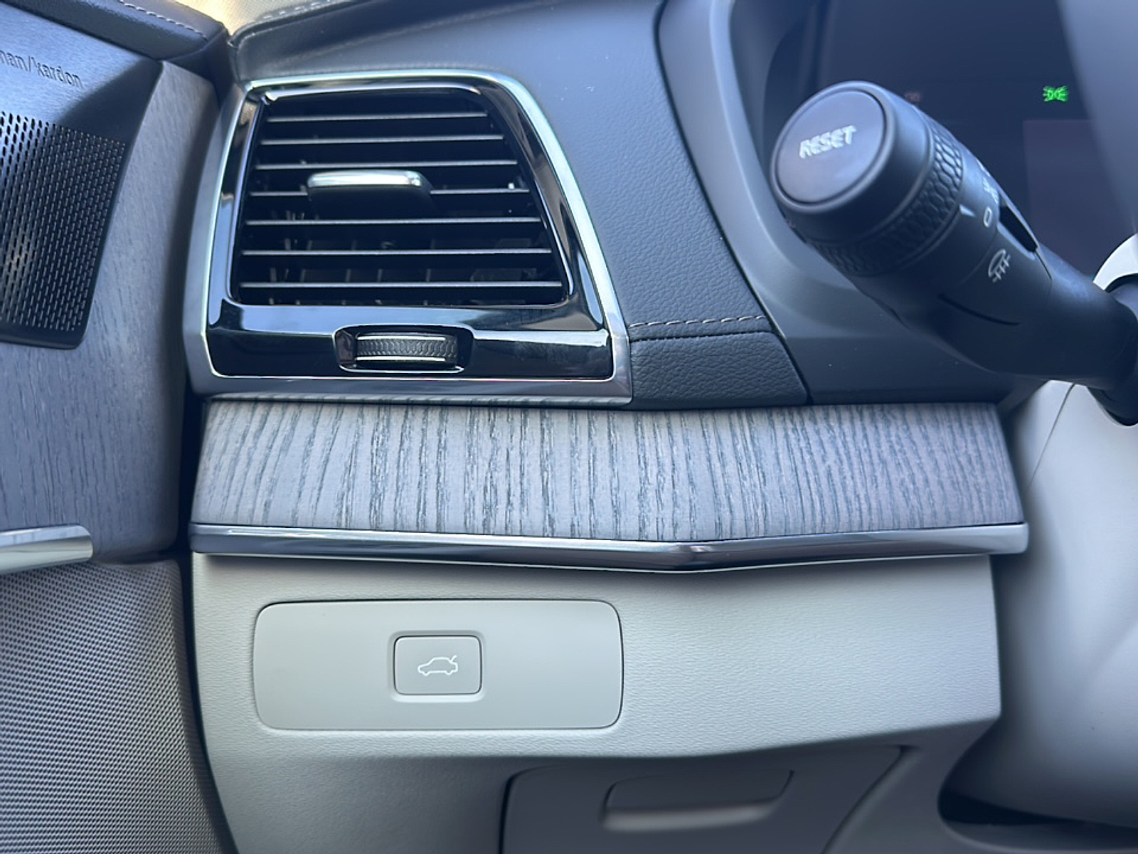 2025 Volvo XC90 AWD photo 14