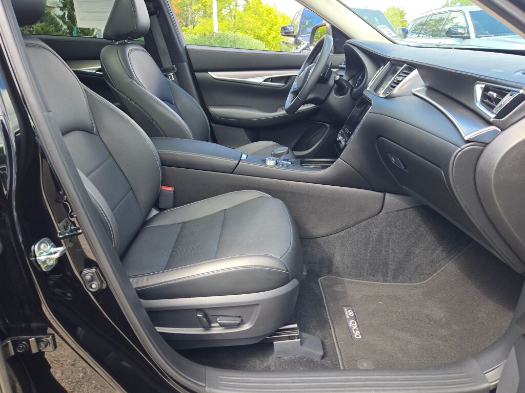 2022 Infiniti QX50 Luxe AWD photo 6