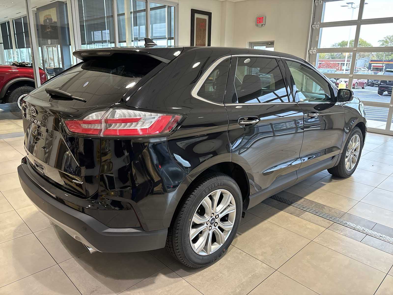 2022 Ford Edge Titanium photo 3