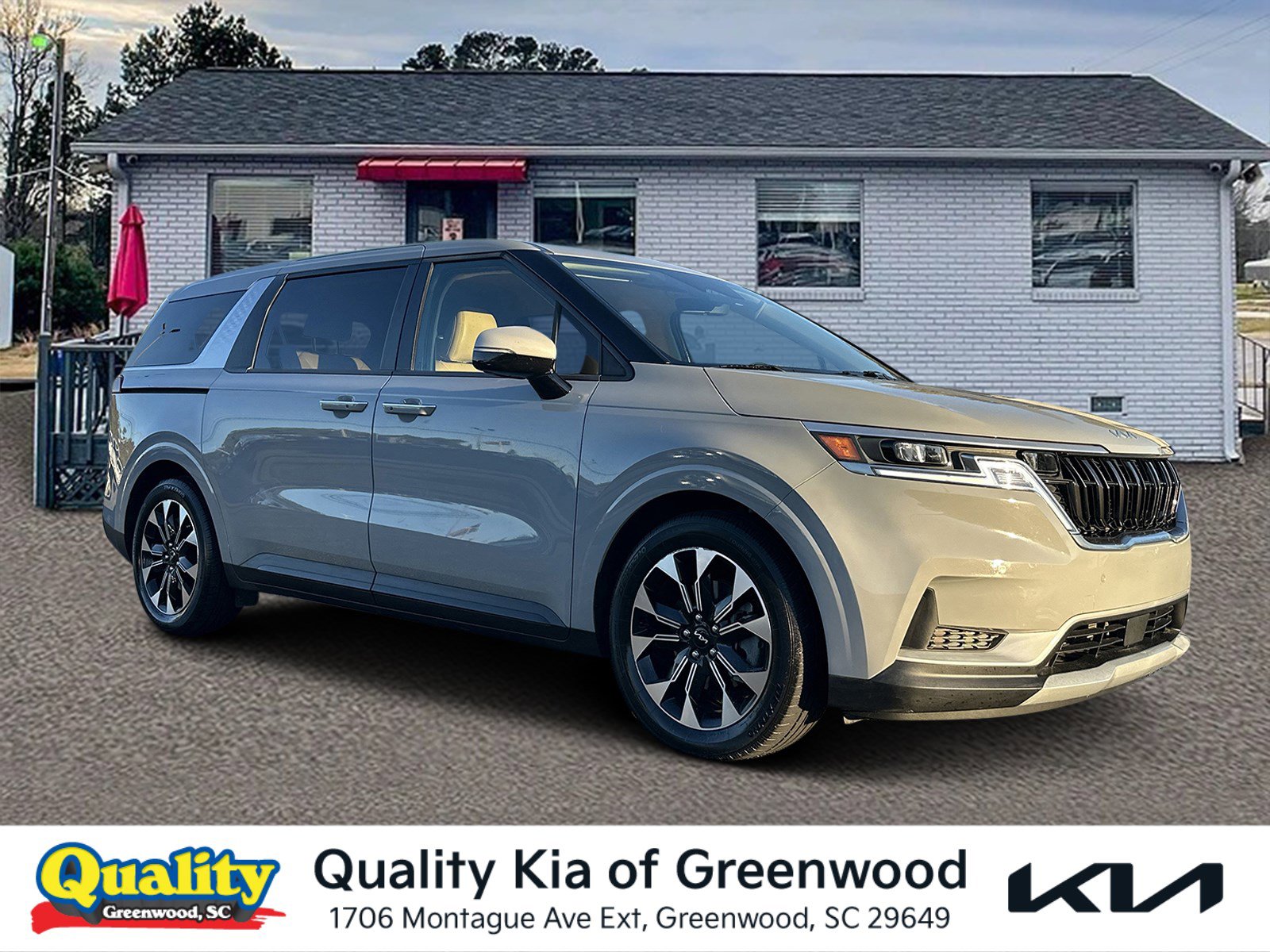 2024 Kia Carnival EX's photo