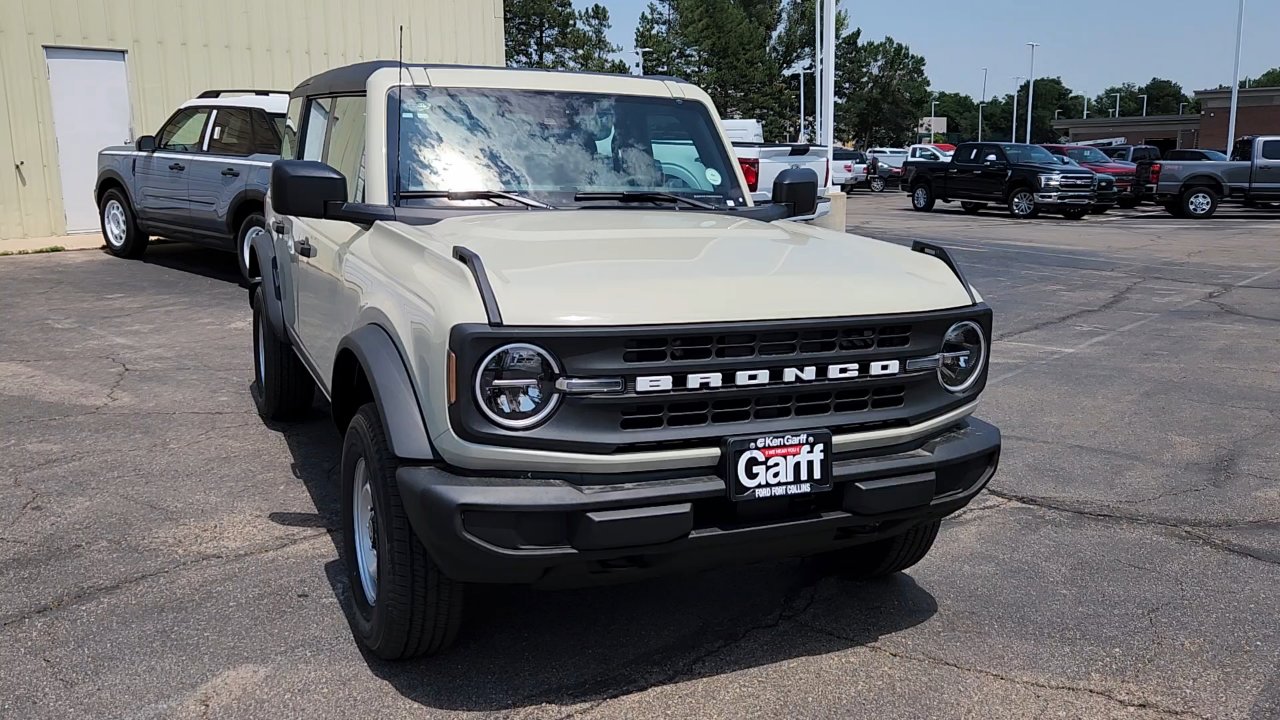 2025 Ford Bronco Base photo 14