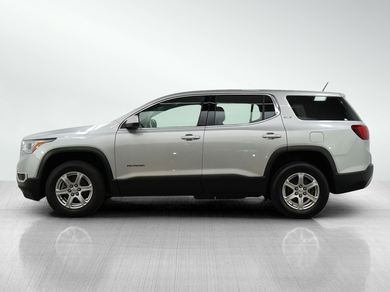 Used 2018 GMC Acadia SLE-1 with VIN 1GKKNKLA9JZ199139 for sale in Minneapolis, Minnesota