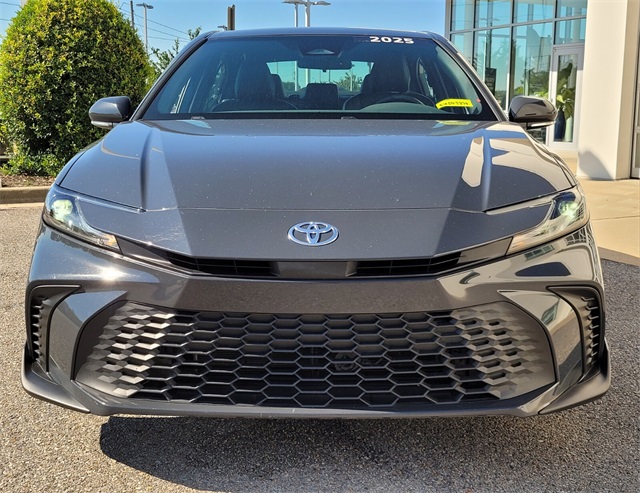 2025 Toyota Camry SE photo 5