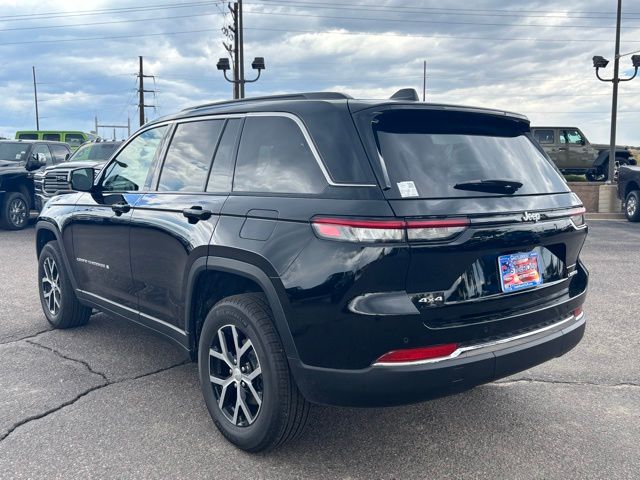 2025 Jeep Grand Cherokee Limited photo 2