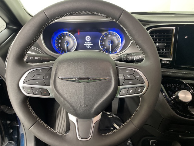 2025 Chrysler Pacifica photo 23
