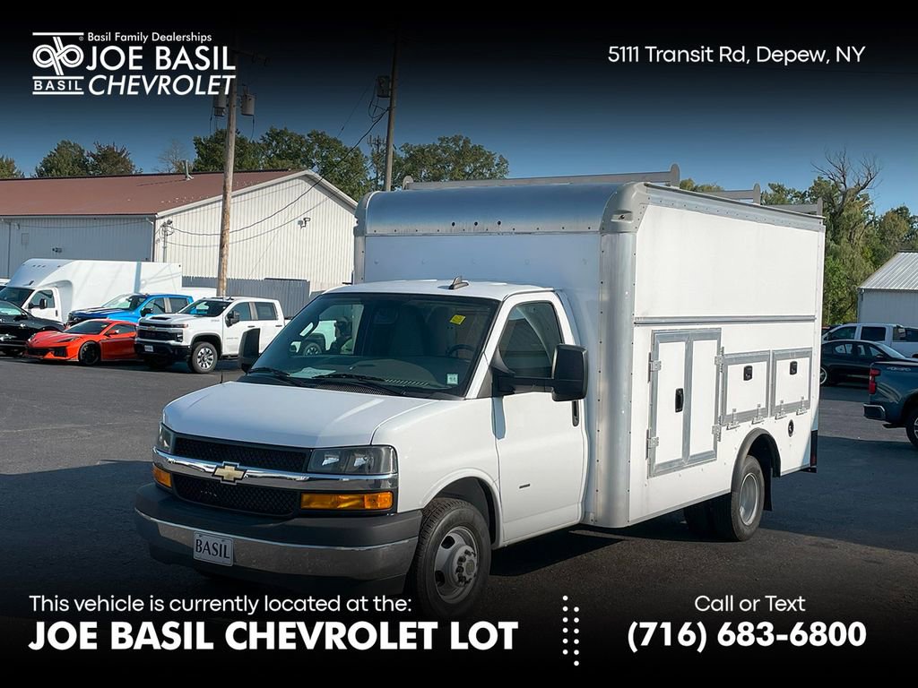 2022 Chevrolet Express Cutaway Base's photo