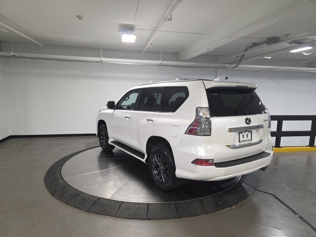 2023 Lexus GX 460 photo 2
