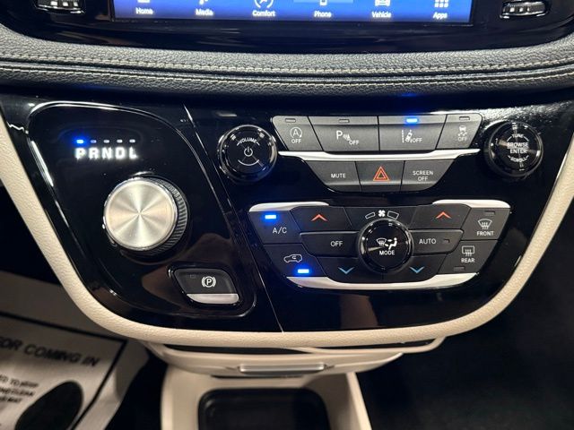 2021 Chrysler Pacifica Touring L photo 24