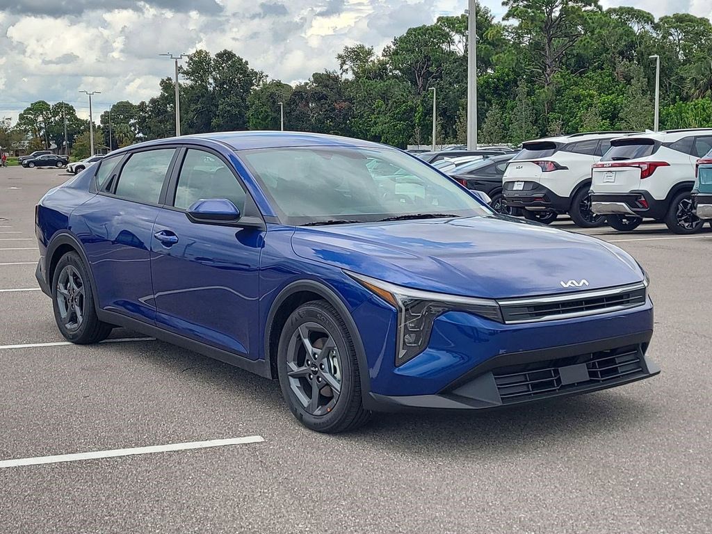 2025 Kia K4 LXS photo 3