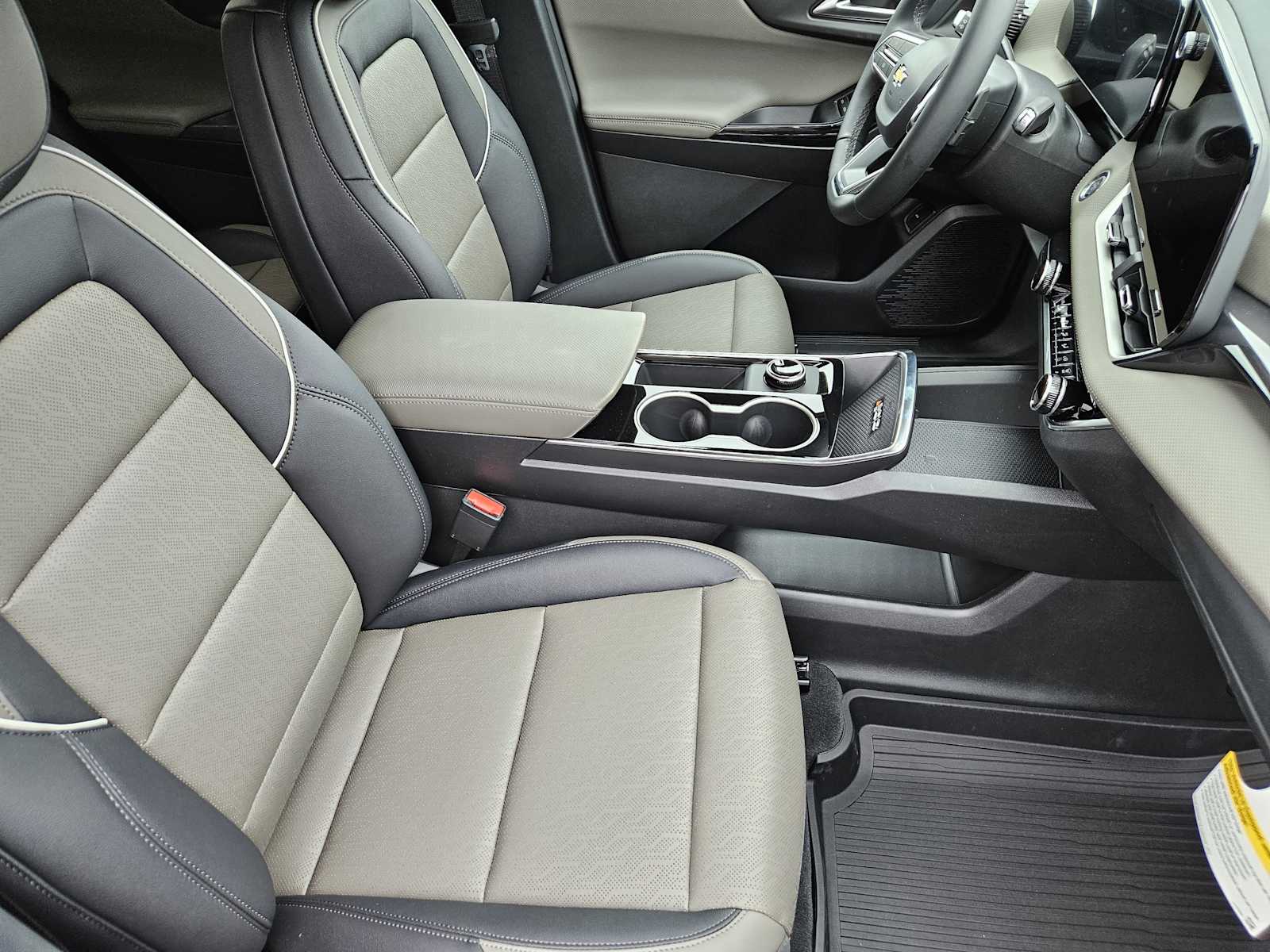 2026 Chevrolet Equinox LT photo 11