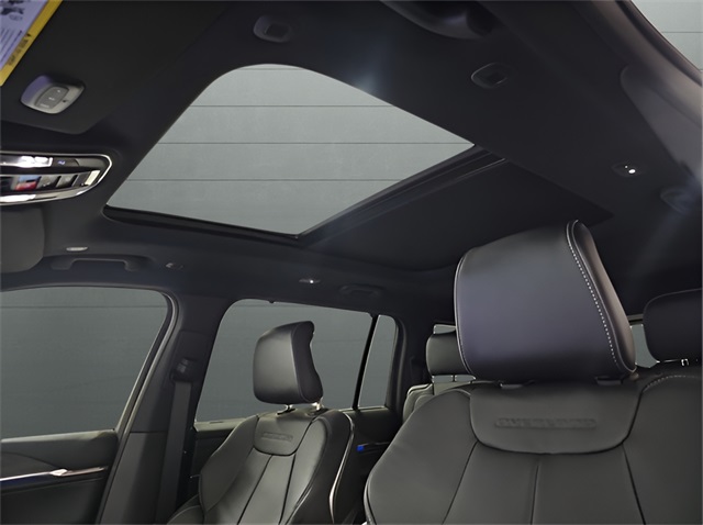 2025 Jeep Grand Cherokee Overland photo 20