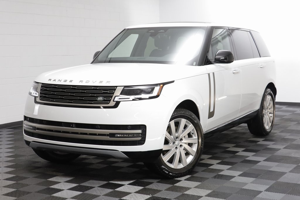 2025 Land Rover Range Rover SE's photo