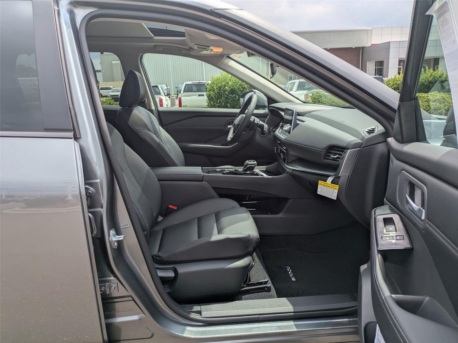 2026 Nissan Rogue SV photo 30