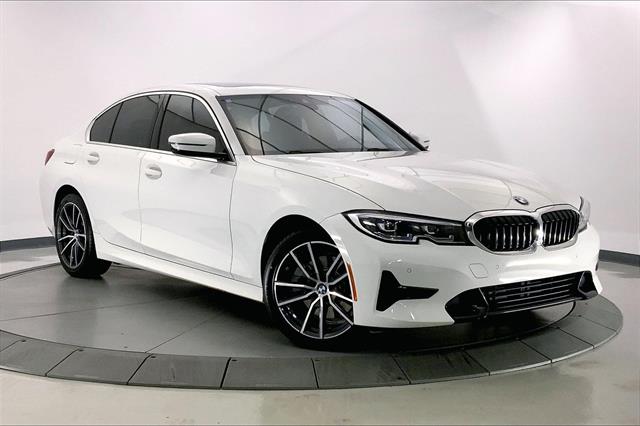 2021 BMW 3 Series 330e's photo