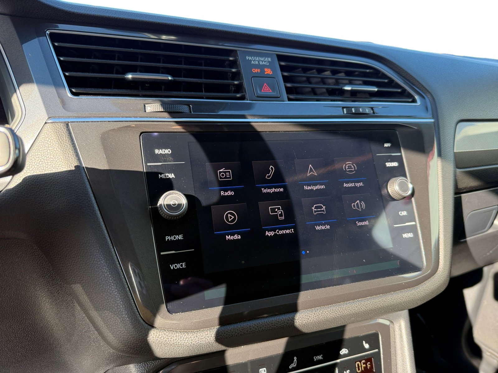 2022 Volkswagen Tiguan SE photo 12