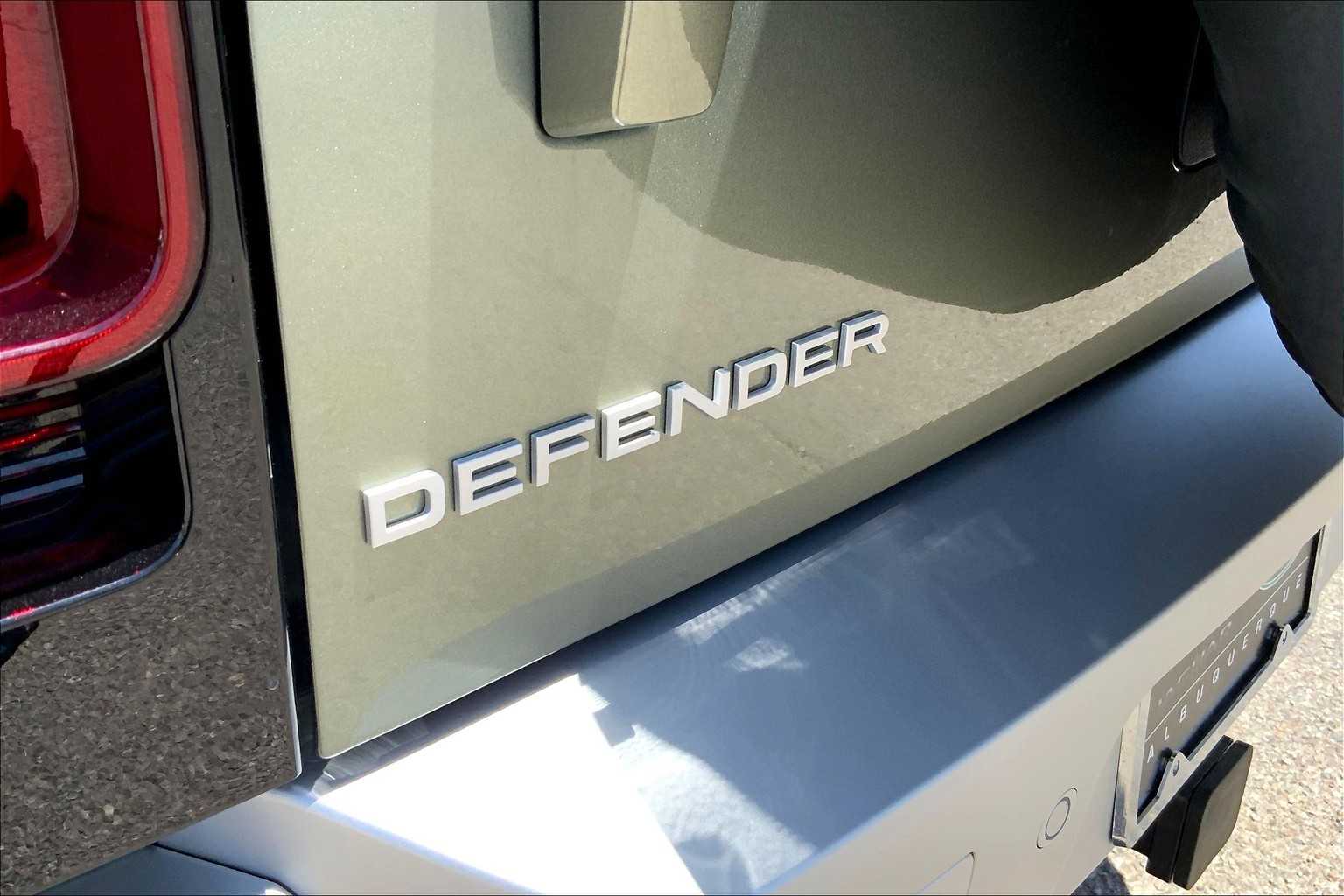 2025 Land Rover Defender 110 S photo 14