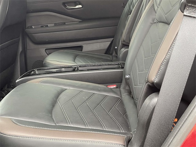 2023 Nissan Pathfinder Platinum photo 13