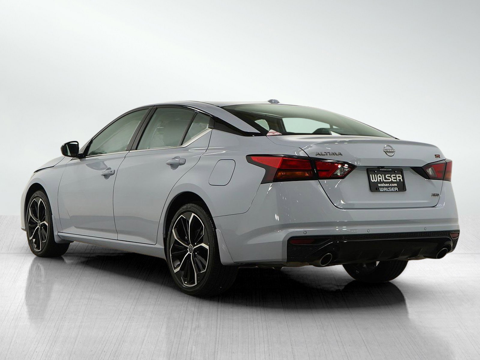 2025 Nissan Altima SR photo 3