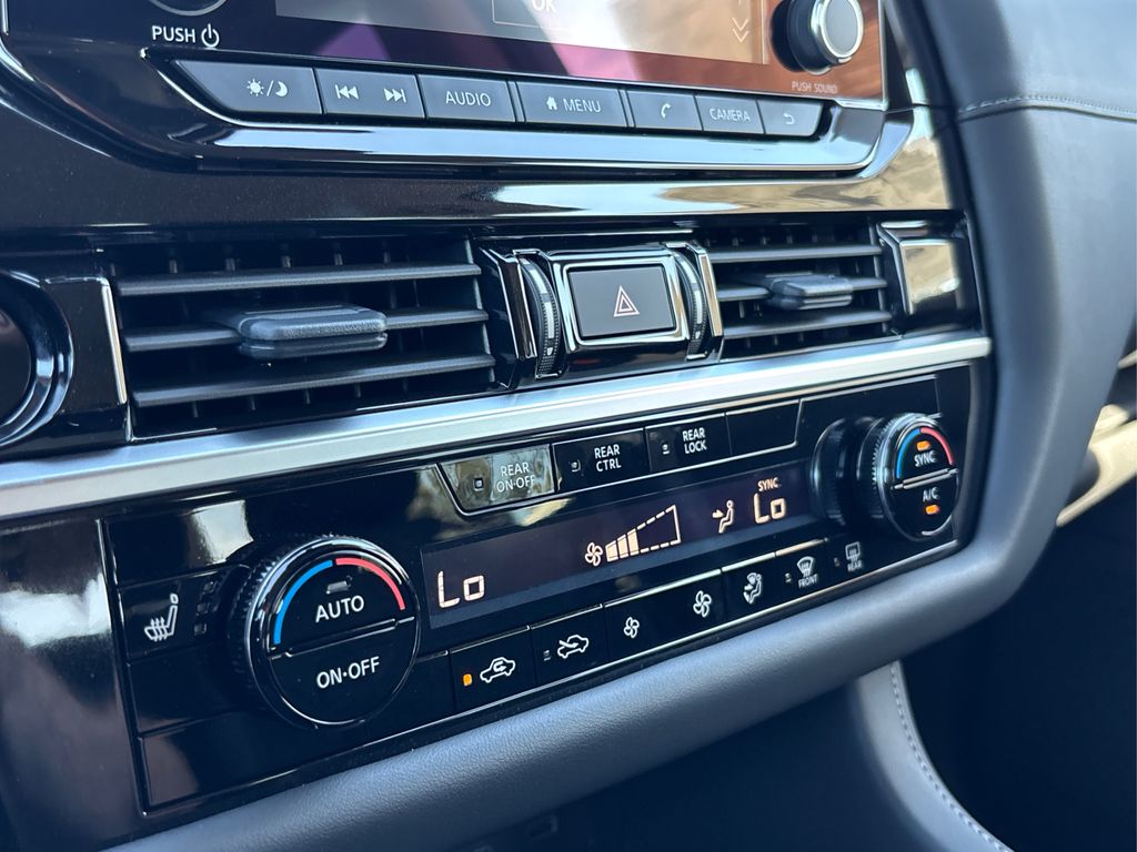 2025 Nissan Pathfinder SV photo 17